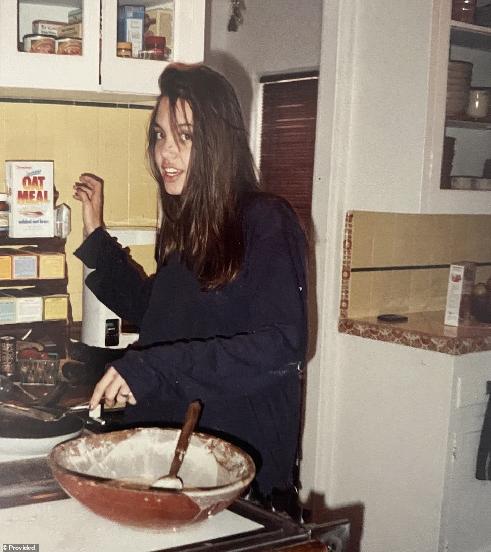 Angelina Jolie thoi nien thieu anh 2