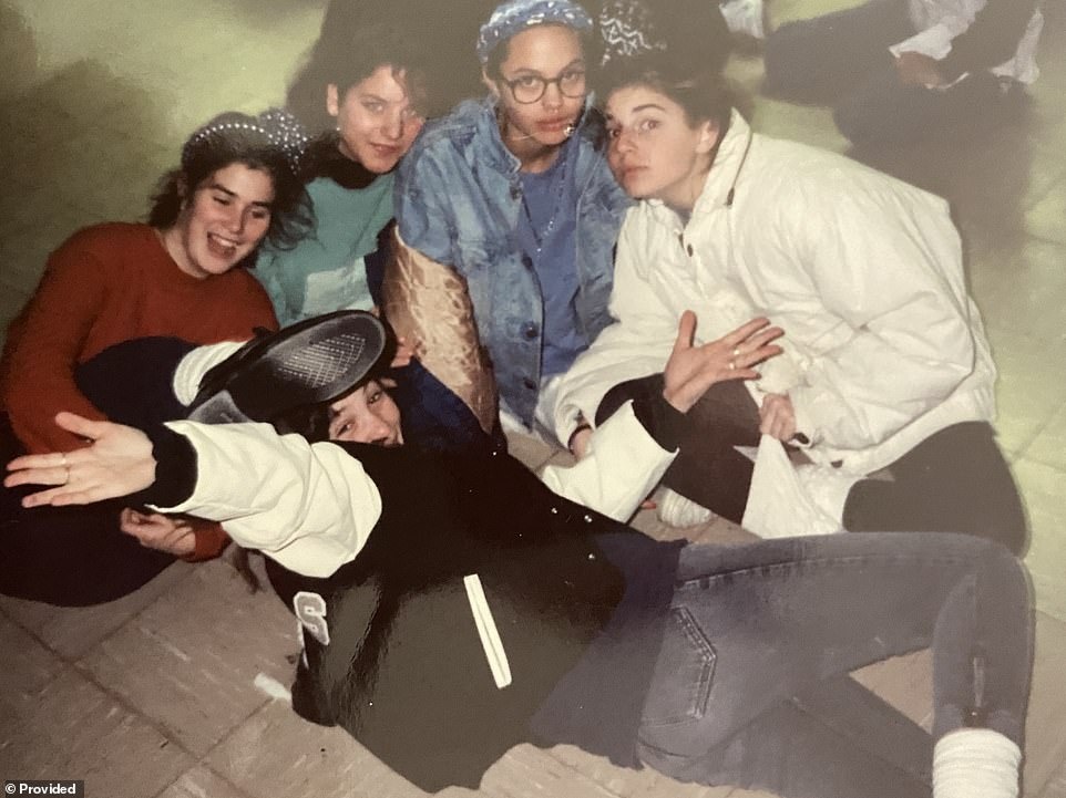 Angelina Jolie thoi nien thieu anh 8