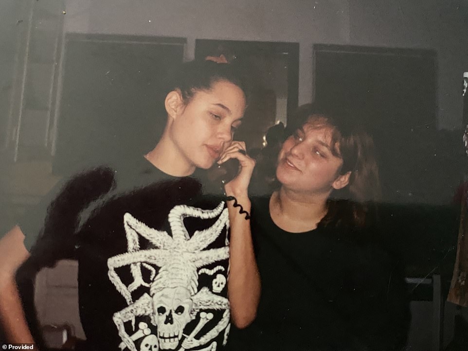 Angelina Jolie thoi nien thieu anh 9