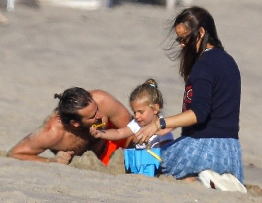 Jennifer Garner di bien cung Bradley Cooper hinh anh