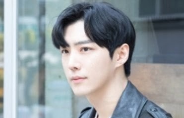 Nghe si Han bi duoi khoi show dien sau khi toi cau lac bo hinh anh