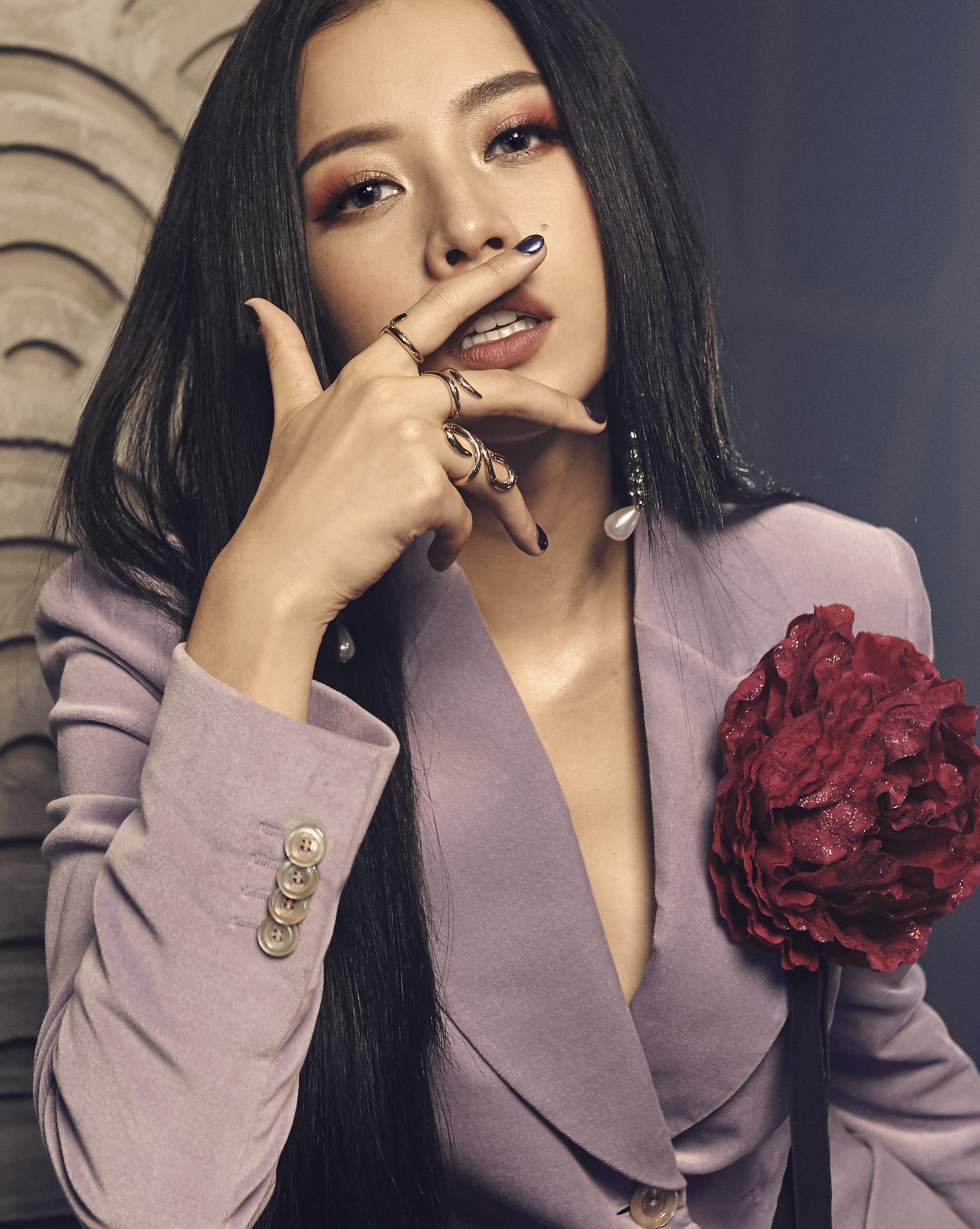 Huong Tram che chi pu hat do anh 2