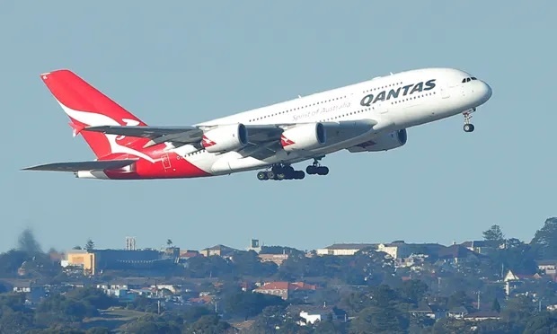 Ben trong khoang hang sang chuyen bay dai nhat the gioi hinh anh