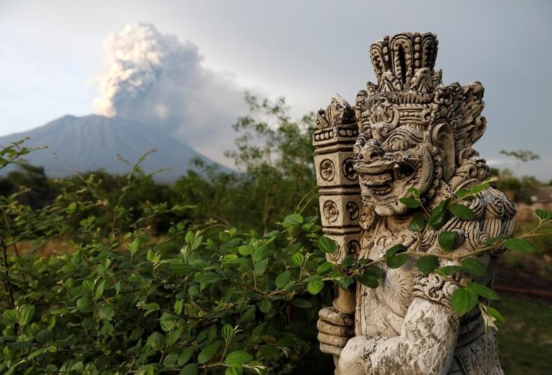 Bali se cam du khach len nui thieng hinh anh