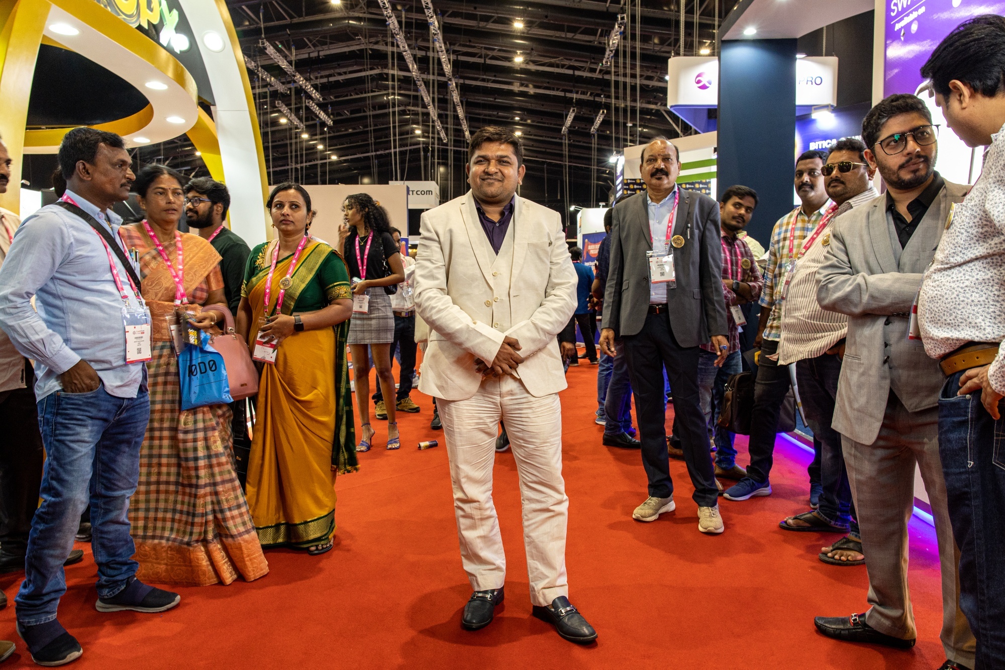 Het thoi nguoi An Do lam giau nhanh bang tien dien tu hinh anh