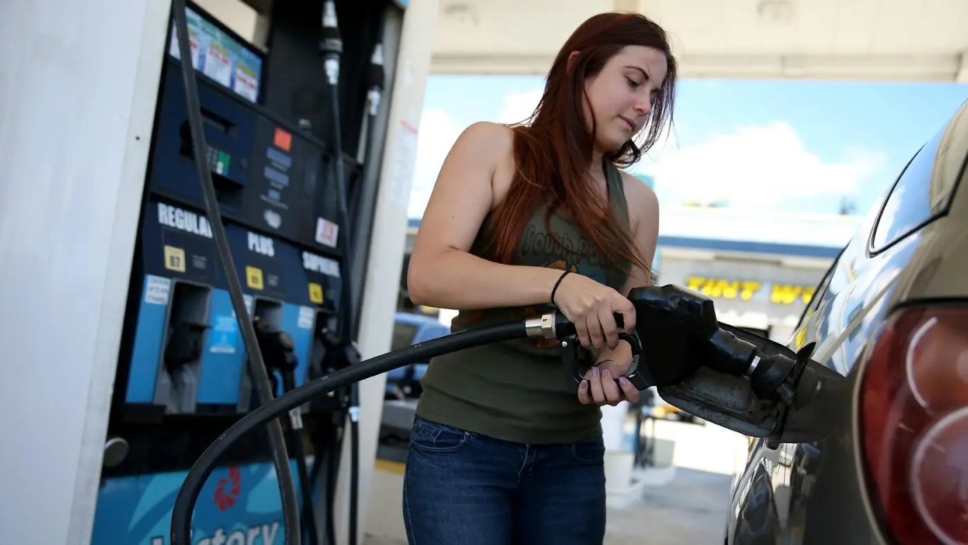 Nguoi My ‘tho phao' vi gia xang dau giam hinh anh