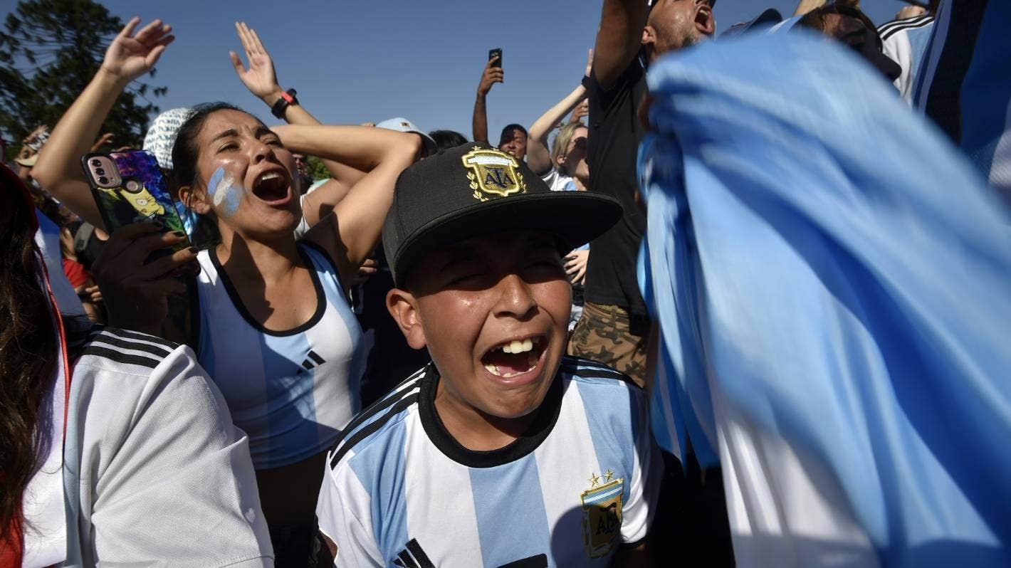 CDV Argentina 'dot het tien tiet kiem' mua ve tran chung ket World Cup hinh anh