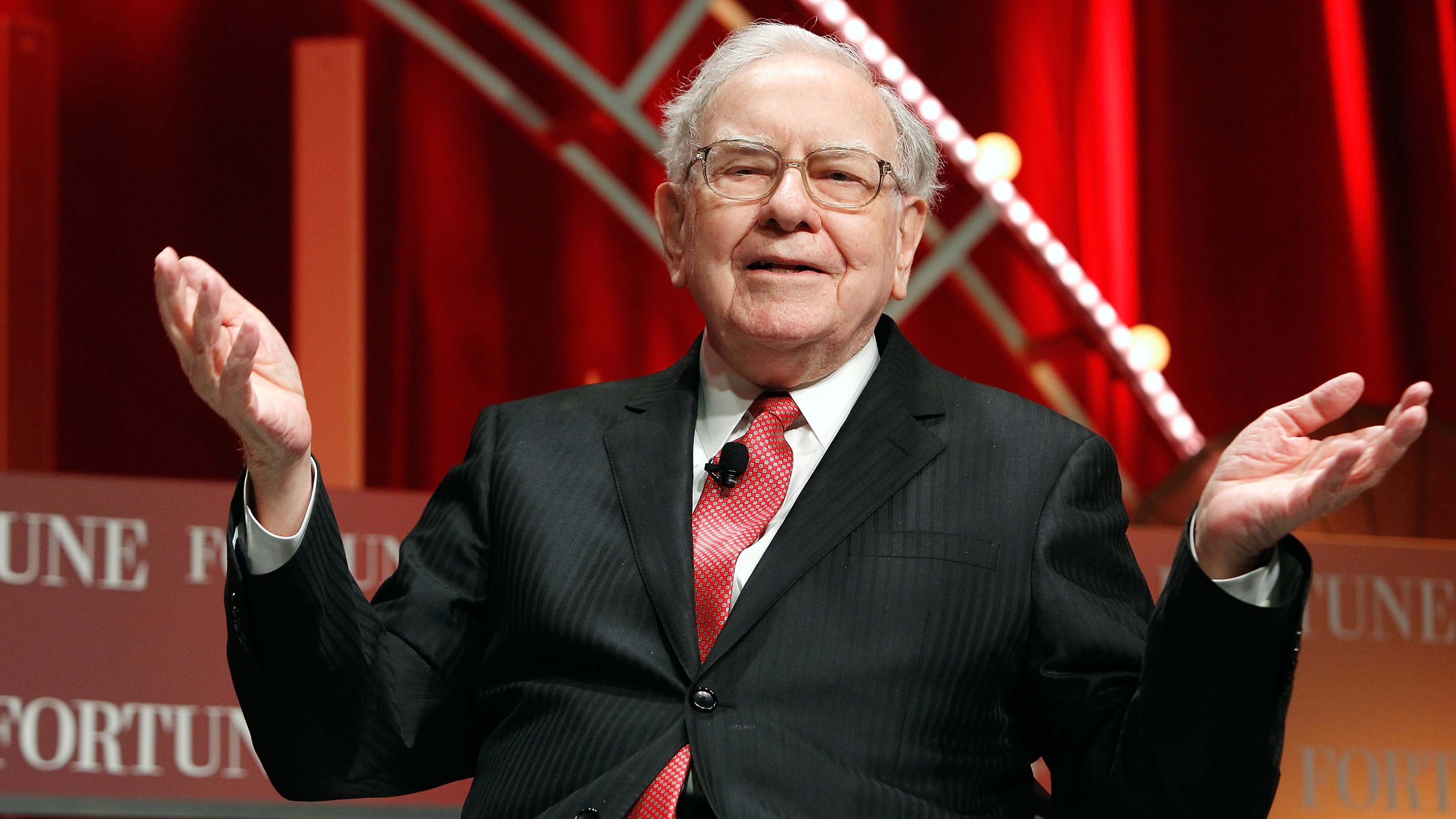 Cach Warren Buffett thu loi tu cuoc khung hoang nang luong hinh anh