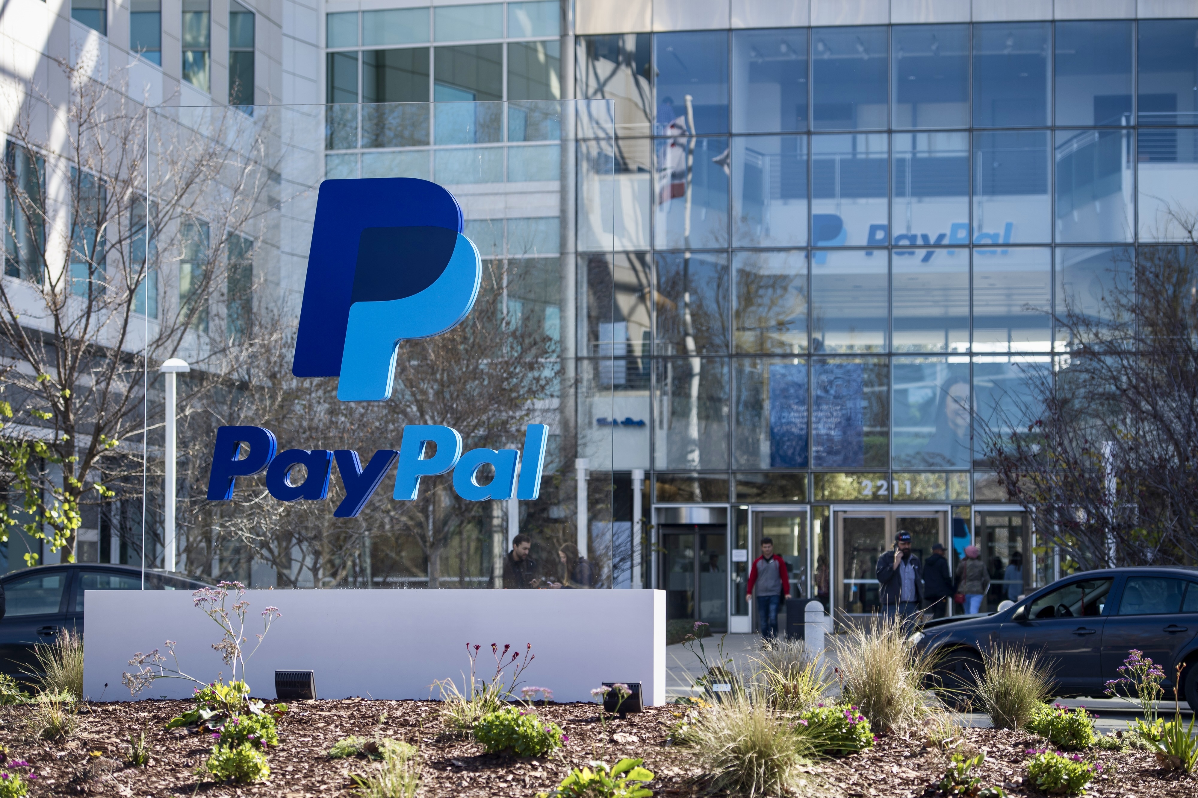PayPal sa thai 2.000 nhan vien trong vai tuan toi hinh anh
