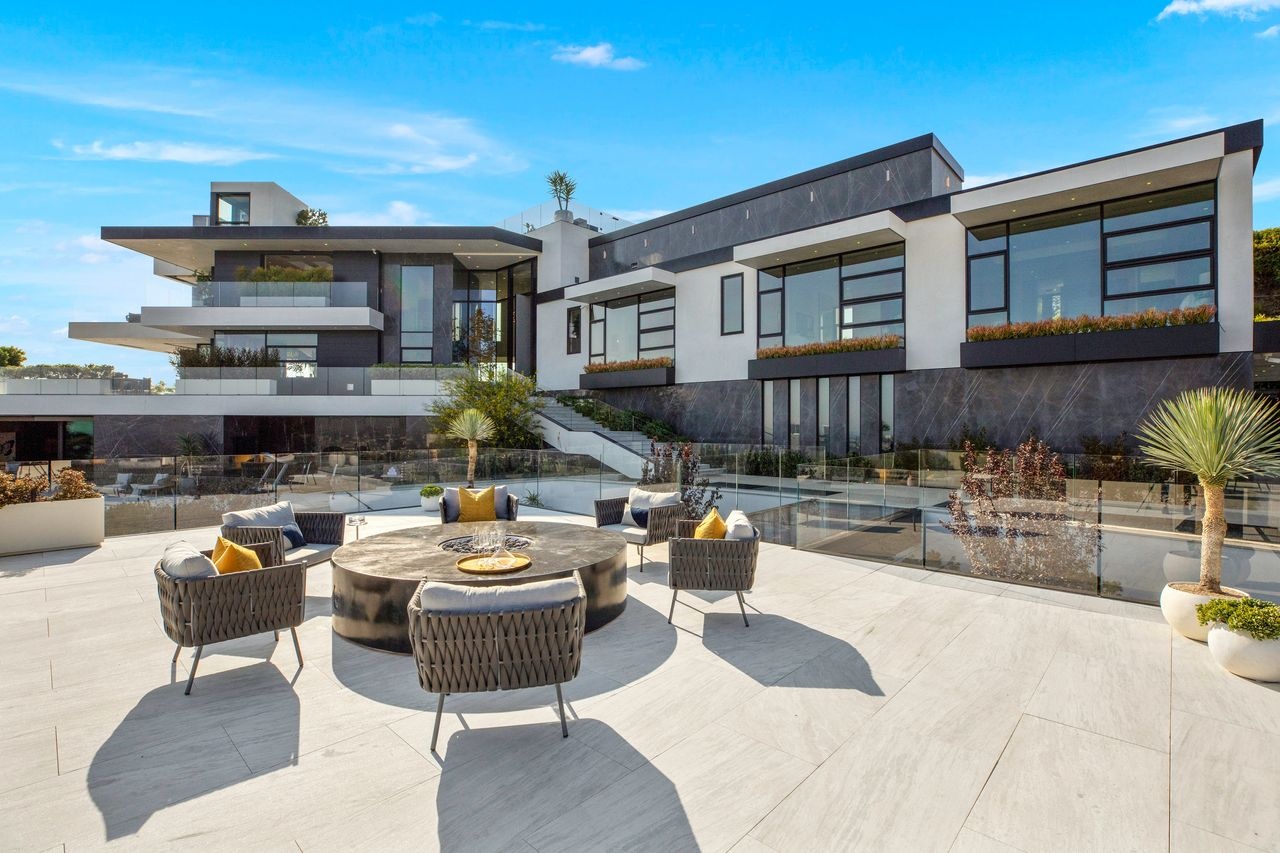 Ben trong sieu biet thu co gia 47,5 trieu USD tai Los Angeles hinh anh