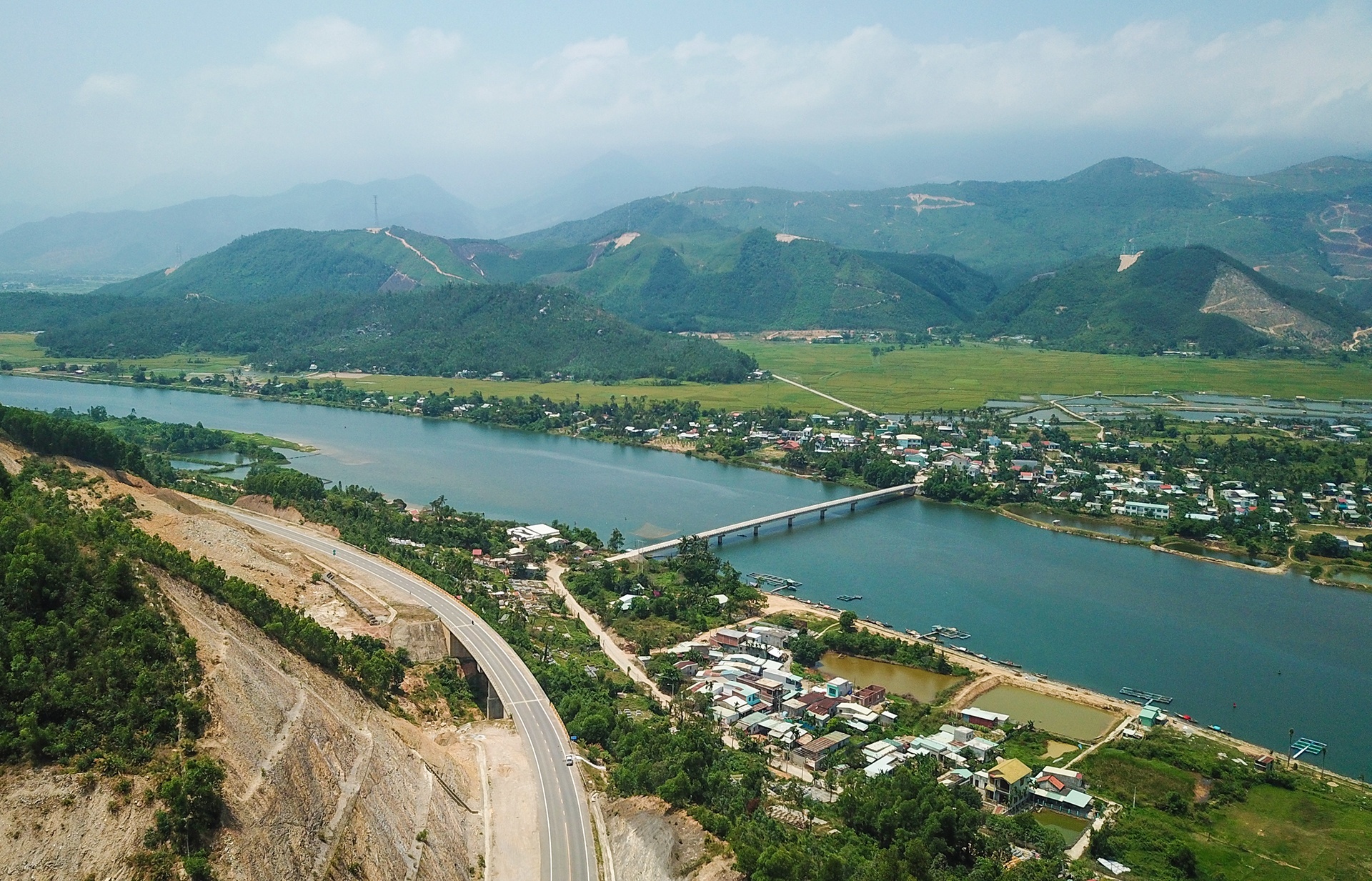 Giao dich dat nen tai Da Nang va vung phu can giam 98% hinh anh