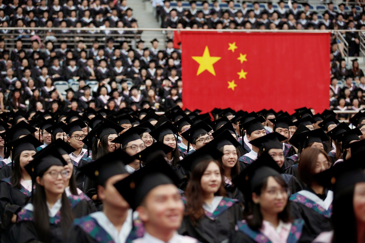 Nguoi Trung Quoc dang tim viec duoc cap cho o mien phi hinh anh