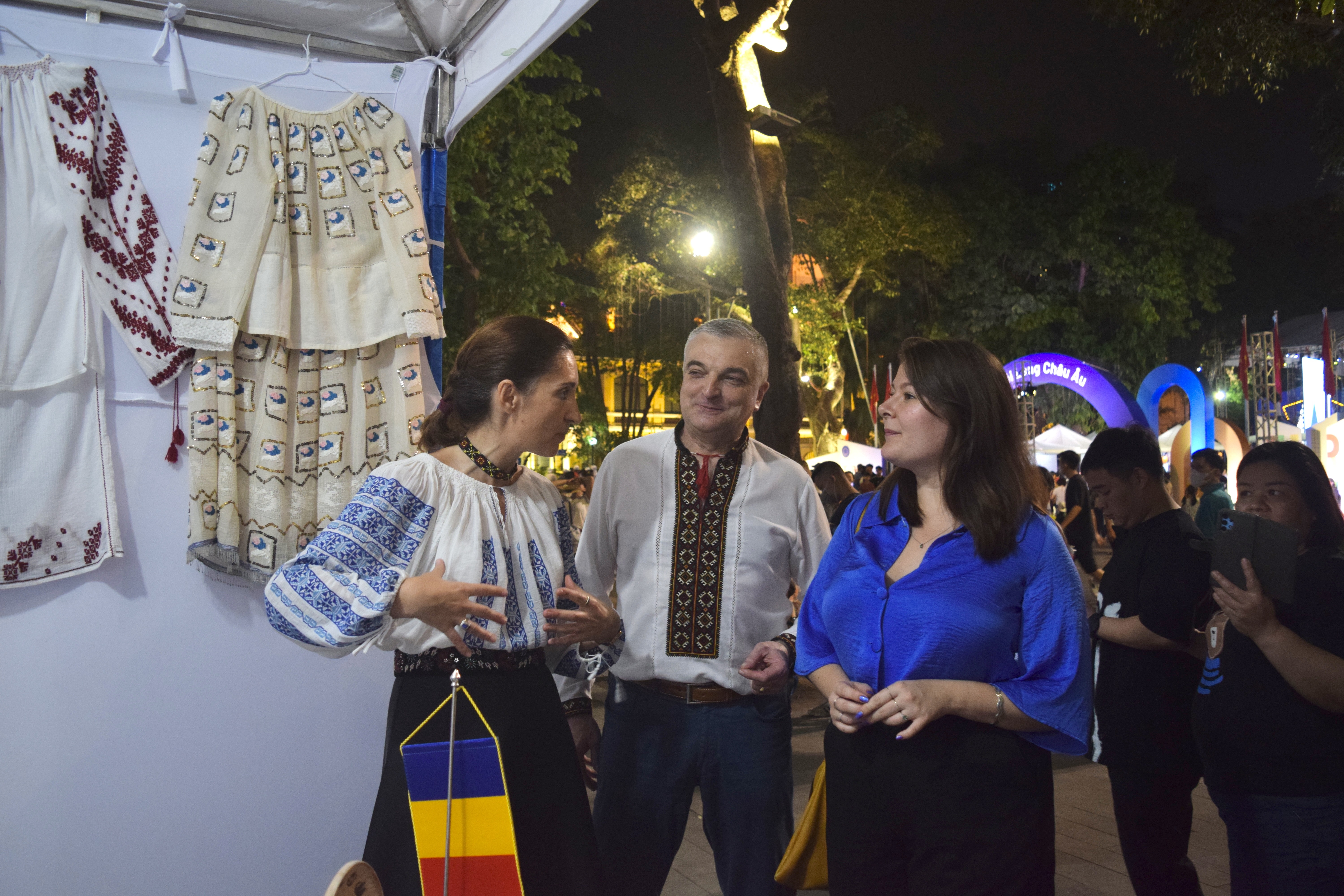 Ngoi lang chau Au anh 8