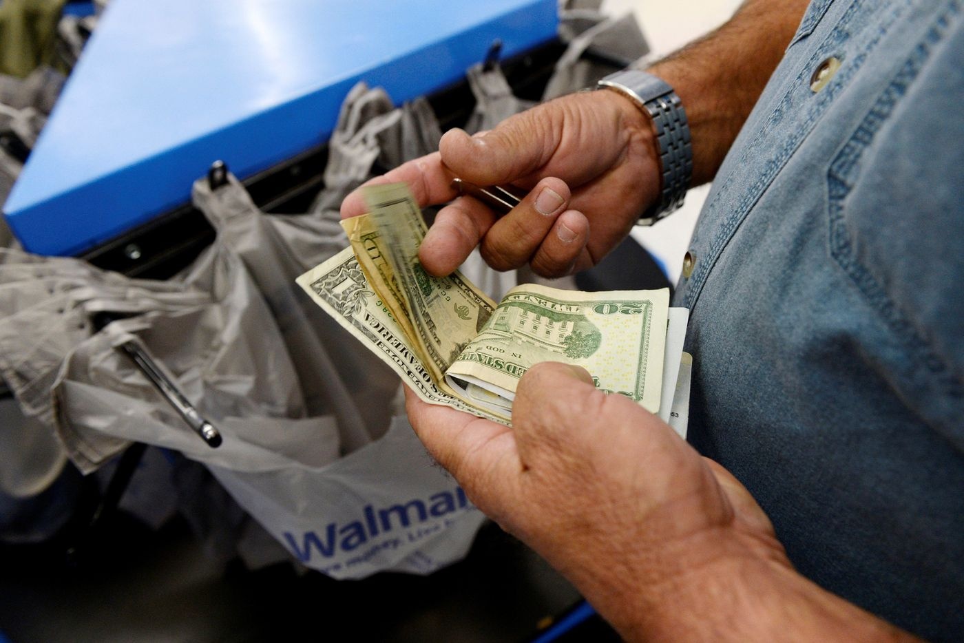 Gan 90 trieu nguoi My chat vat trang trai chi phi sinh hoat hinh anh