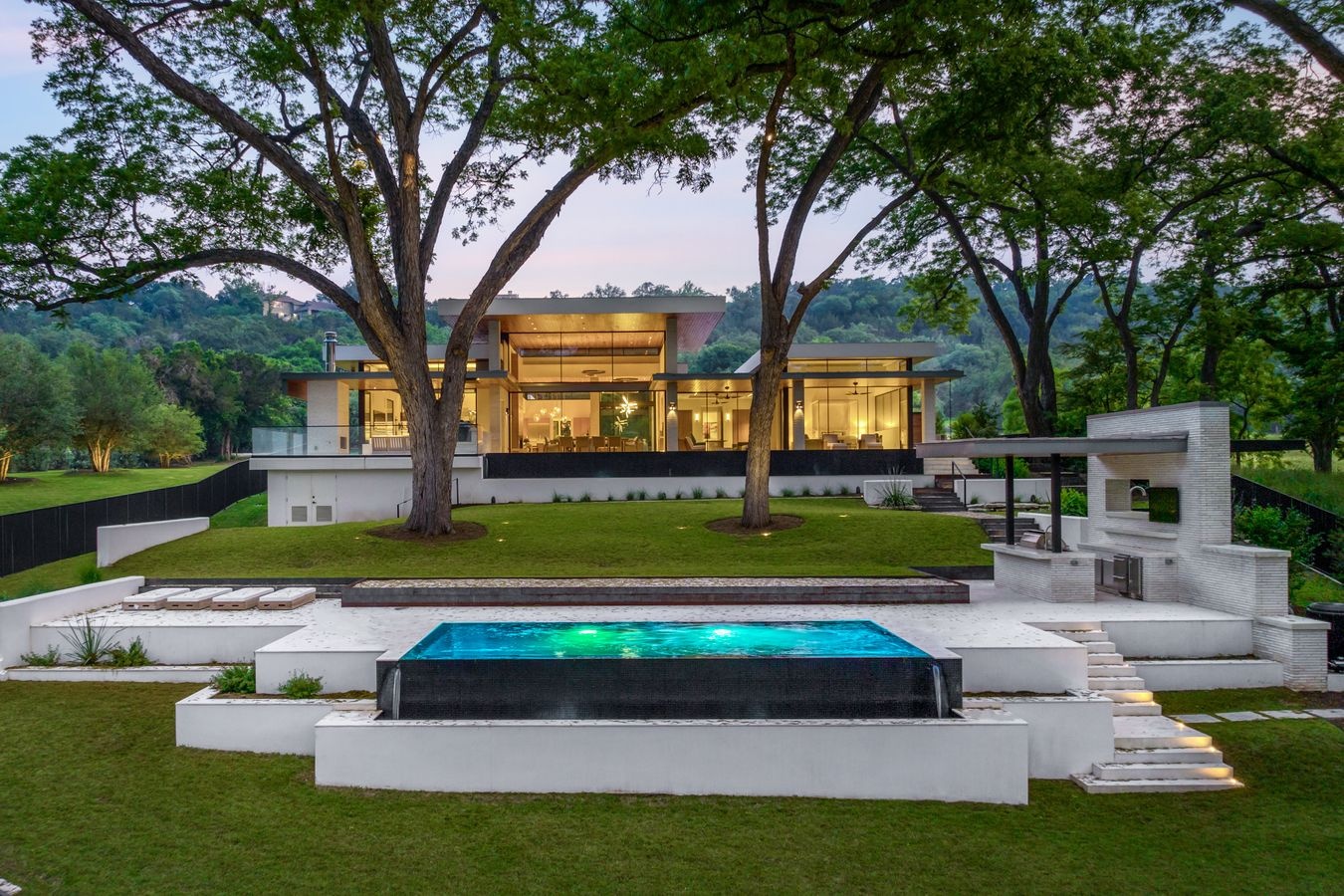 Ben trong dinh thu dat nhat bang Texas hinh anh