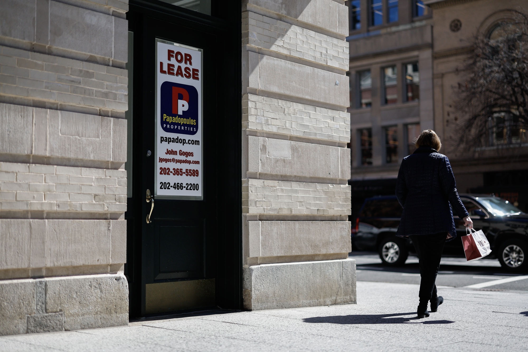 Khung hoang dang 'rinh rap' bat dong san thuong mai hinh anh