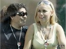 Maradona xem dua xe cung bo nhi hinh anh