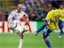 Clip: Zidane, Ronaldo, Ronaldinho 'lam xiec' hinh anh