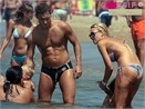 Nha Totti ru nhau di bien hinh anh