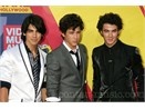 Jonas Brothers muon ho hen voi fan hinh anh