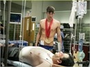 Phelps dong vai bac si sexy hinh anh