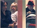 Jolie-Pitt dua con ve New York hinh anh