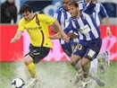 Messi nho bot vao doi thu hinh anh