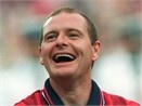 Paul Gascoigne sap tro lai san co hinh anh
