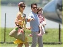 Suri Cruise khong thich may bay hinh anh