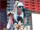 Lady Gaga tung ky tang len 'cua quy' hinh anh