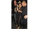 Lady GaGa mac quan ao trong suot hinh anh