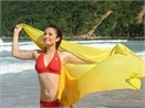 Cao Thuy Duong mac bikini dua song hinh anh