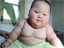 Be 4 tuoi nang gan 50 kg hinh anh