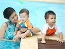 Kim Thu no dua voi con ben ho boi hinh anh