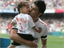 Baby cua sao bong da hinh anh