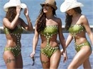Cheryl Cole khoe than hinh tren bien hinh anh