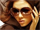 Ly Nha Ky khoe bo moi goi cam hinh anh