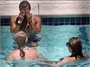 Ashley Cole khong dam nhin nguoi dep hinh anh