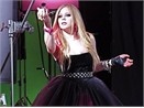 Avril Lavigne say dam trong chum anh moi hinh anh