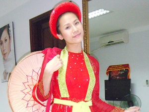 'Kham' va ly Thai Ha truoc luc len duong hinh anh