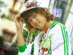 Minh 'xu' - chang trai da tai voi mai toc ky la hinh anh