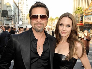 Jolie ngay cang 'xuong xau' hinh anh