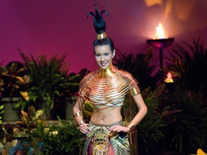 HH Thai Lan duoc binh chon trang phuc dep nhat hinh anh