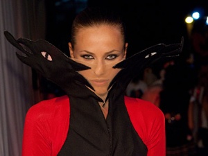 Ngam nguoi dep tu hau truong Hoa hau Hoan vu hinh anh