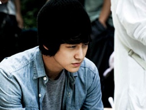 Kim Bum ngat xiu tren truong quay hinh anh