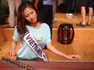 Thai Ha di thuyen tren song hinh anh