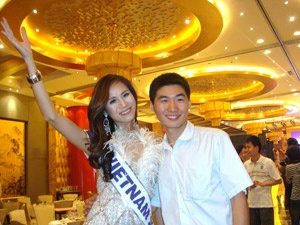 Nu hoang du lich quoc te len xe... hoa! hinh anh