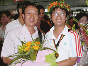 'Bat mi' chang trai so huu HCV Olympic Toan hoc quoc te hinh anh