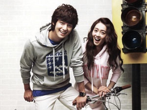Kim Bum tinh tu ben Go Ara hinh anh