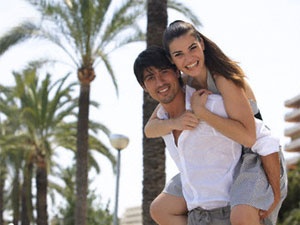 Cuu van hon nhan tren bo vuc tham hinh anh